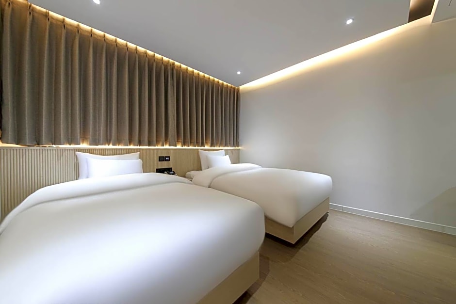 Brown Dot Hotel Pyeonghwa plaza