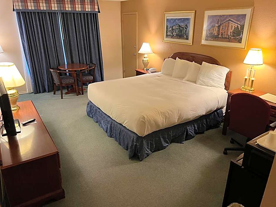 Photo 1 of 4 of 1 King Bed