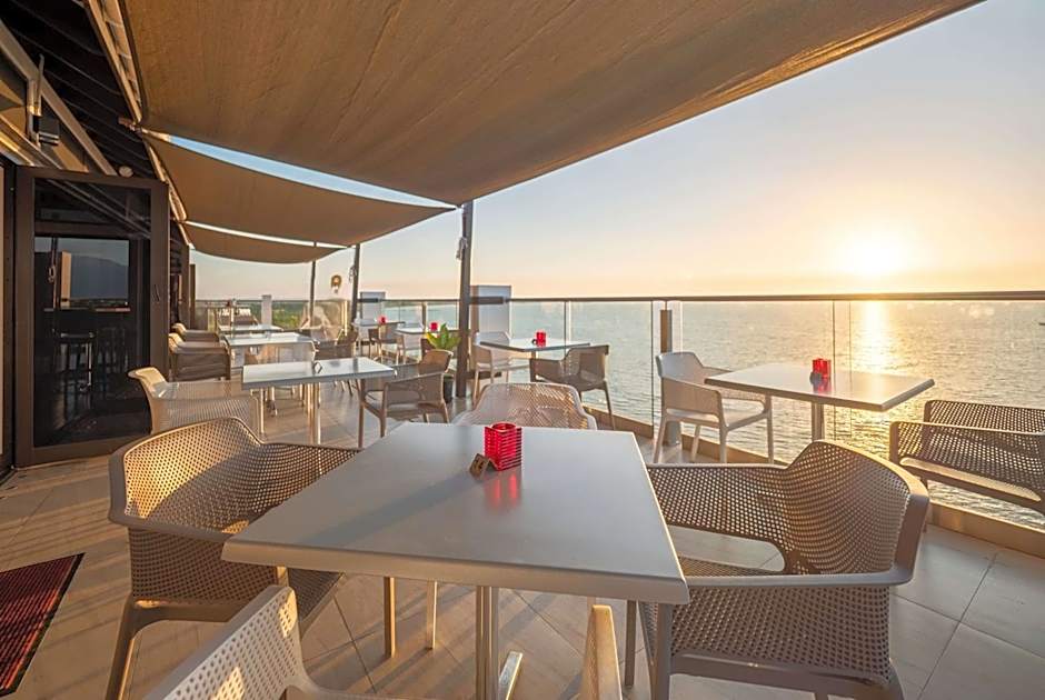 Ramada Suites by Wyndham Wailoaloa Beach Fiji