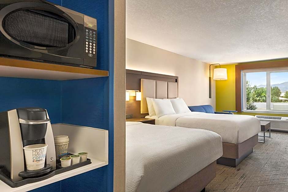 Holiday Inn Express and Suites Redding By IHG