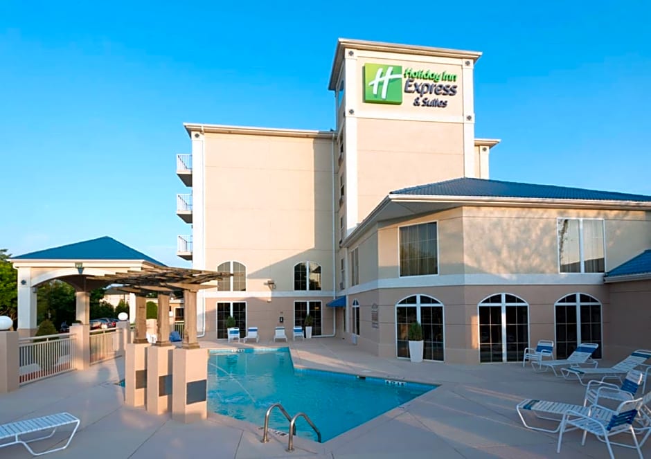 Holiday Inn Express & Suites Asheville SW - Outlet Ctr Area