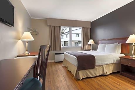 1 Queen Bed Non-Smoking