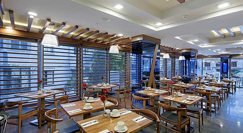 DoubleTree By Hilton Kusadasi