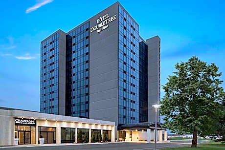 DoubleTree By Hilton Pointe Claire Montreal Airport West 