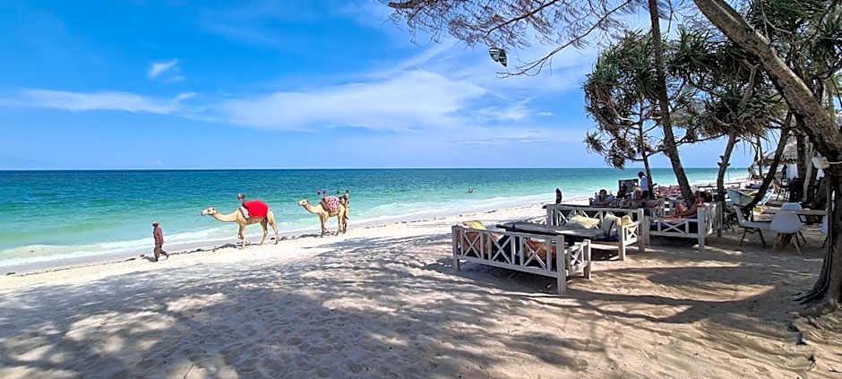 Bahari Dhow Beach Villas