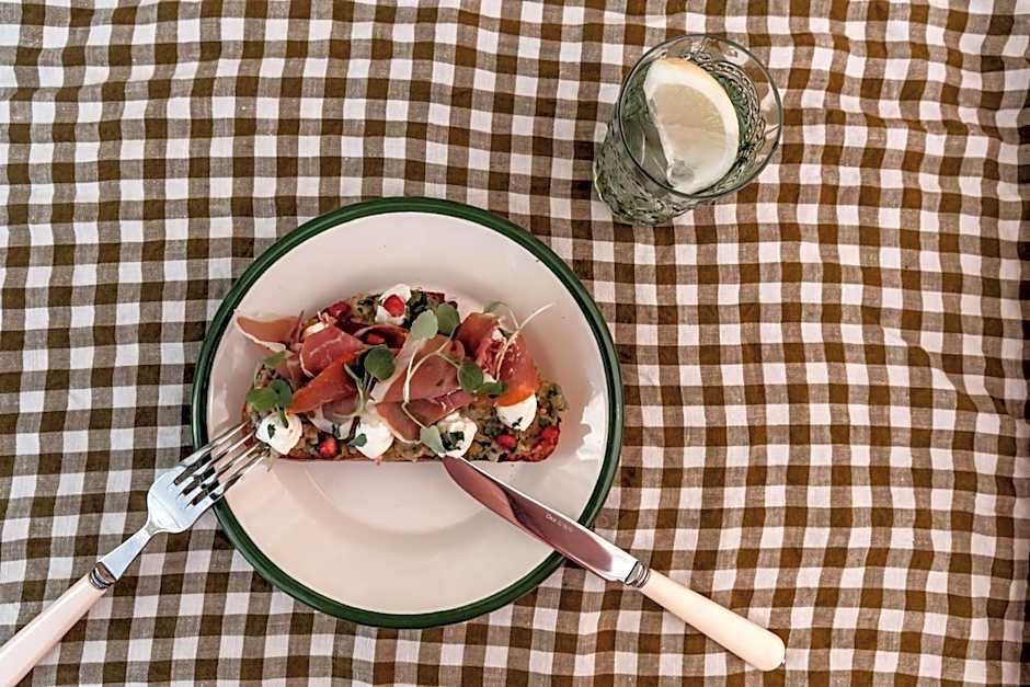 The Hare & Hounds Inn