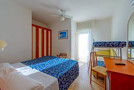 Quadruple Room with Sea View