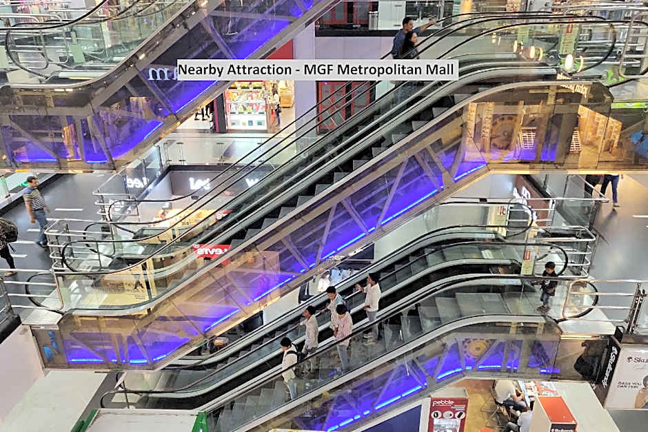 Townhouse 330 DLF Phase-2 Near Leisure Valley Park