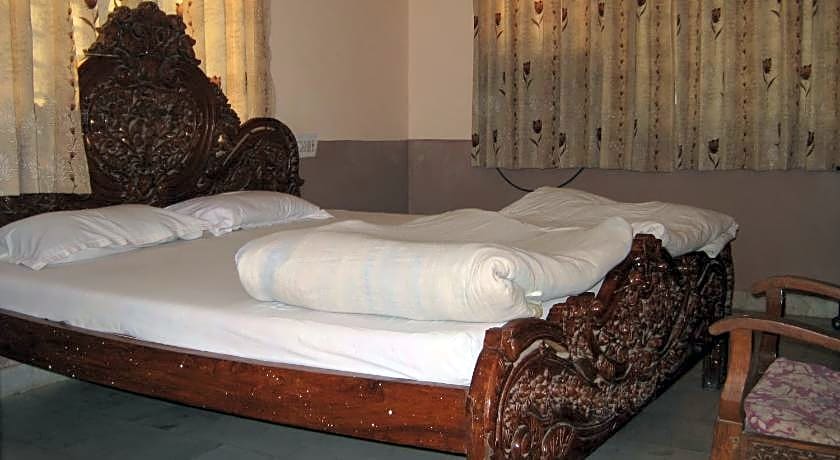 Hotel Navaratan Palace