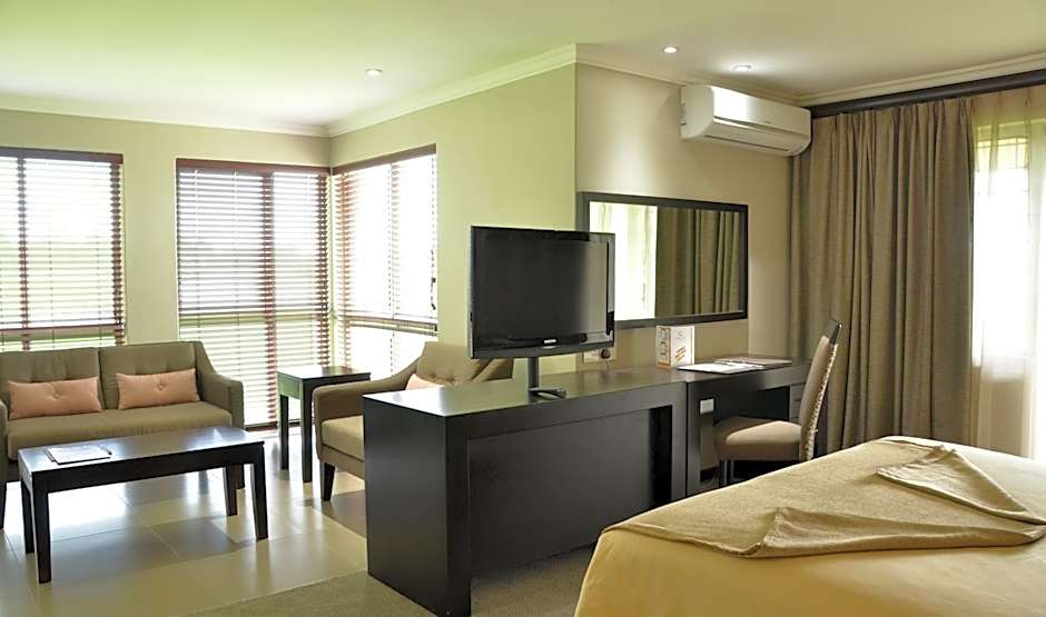 Cresta Riley's Hotel