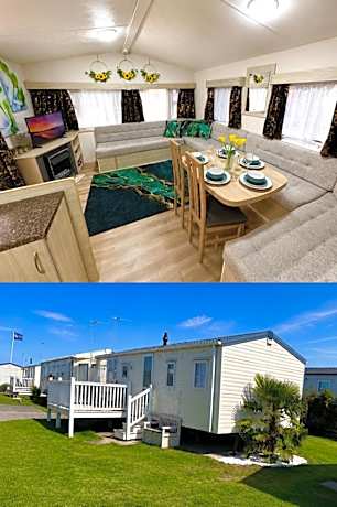 Lyons Robin Hood Caravan in Rhyl-5 min walk to Beach ,FREE Wi-Fi and FREE parking for 4 cars, sleeps up to 8 people-3 bedrooms