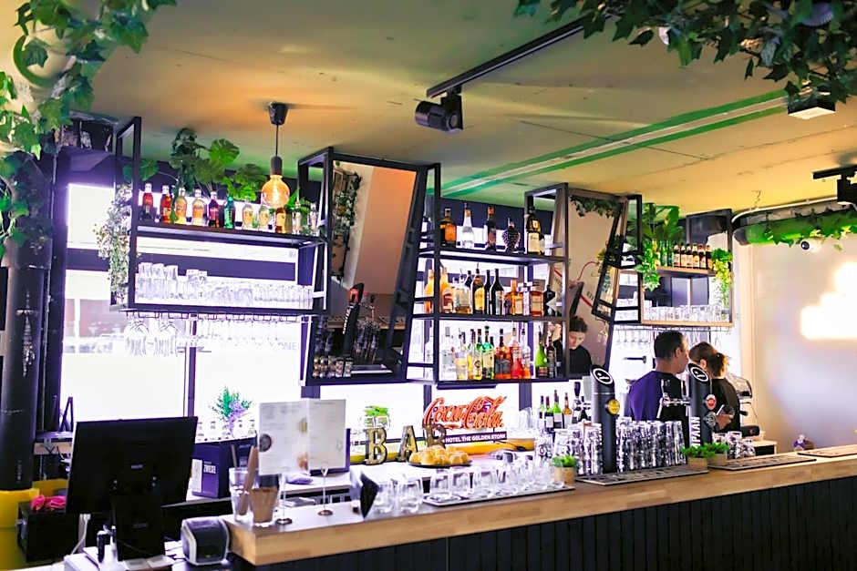 Urban Hotel The Golden Stork