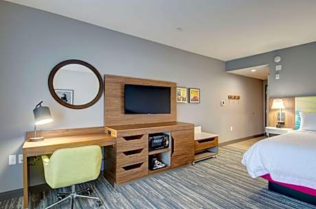 1 King Microwv/Fridge/Wet Bar Studio Suite Ns