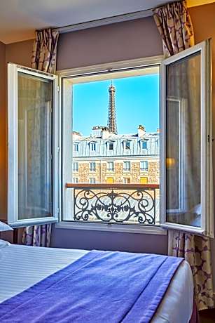 Superior Twin Room with Eiffel Tower View