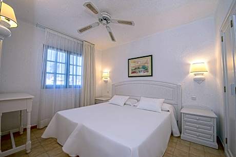 Family Twin Room (2 Twin Beds and 1 Twin Sofa Bed)