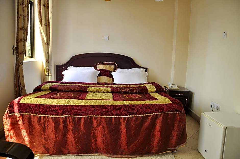 Rich Hotel
