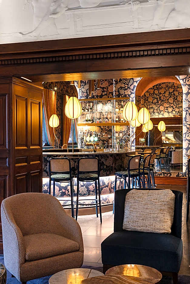 Hypernym Hotel & Suites