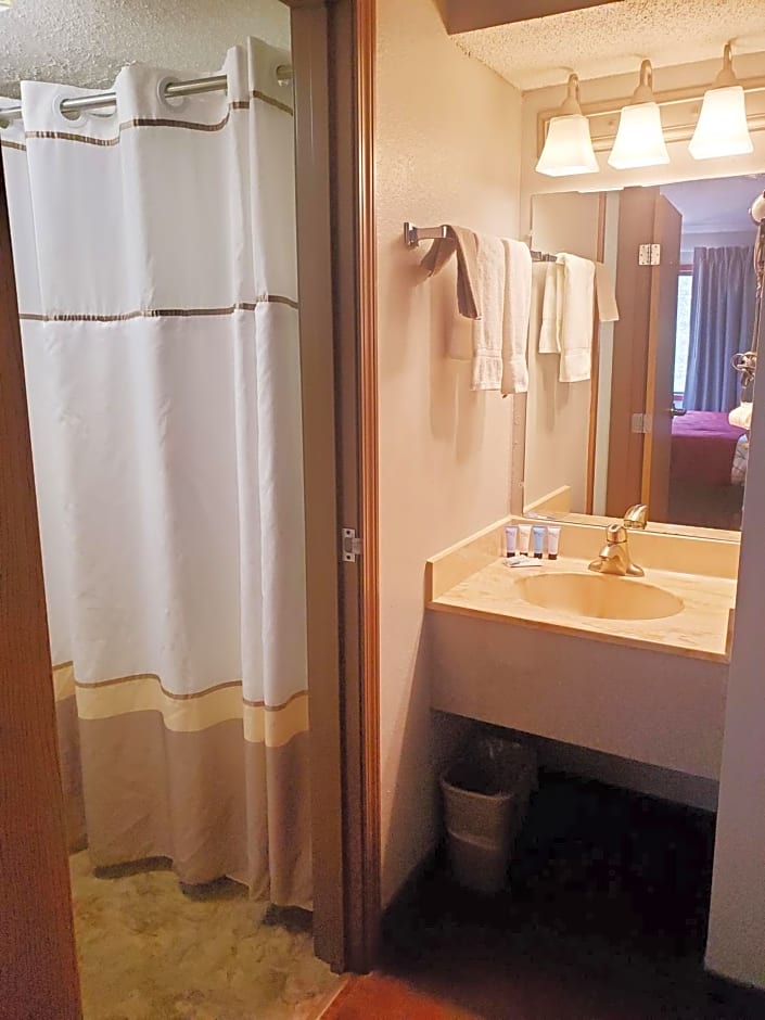 Blackstone Lodge and Suites