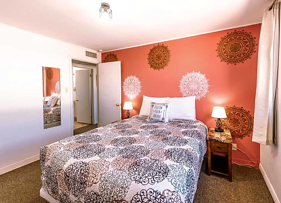 Home Style Apartments - 1 & 3 BR Suites with Full Kitchen