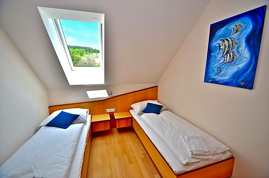 G.H. Knoll "Proellhofer" Cafe Bar Hills