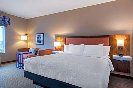 1 King W/Sofabd/Microwv/Fridge