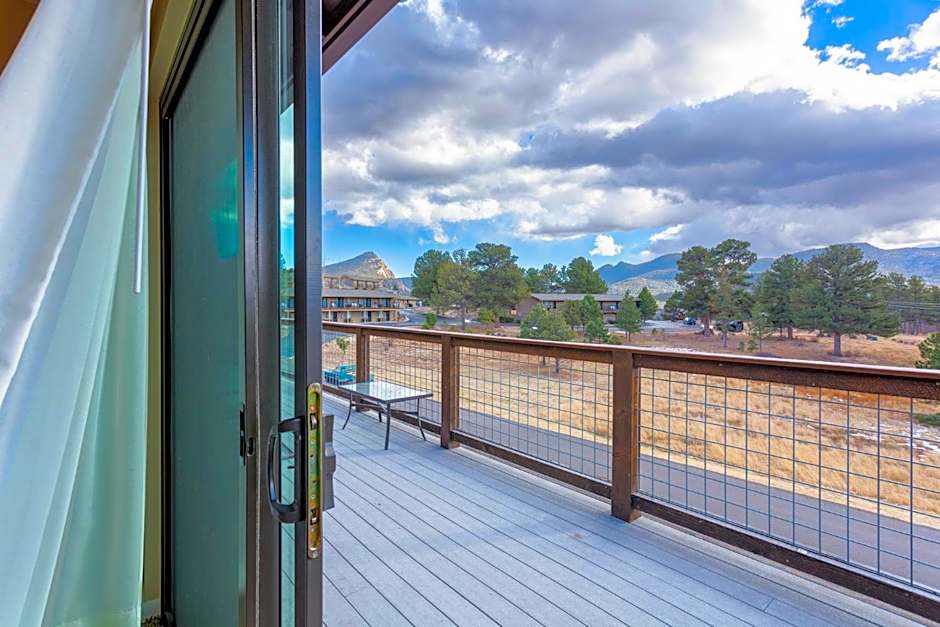 Coyote Mountain Lodge