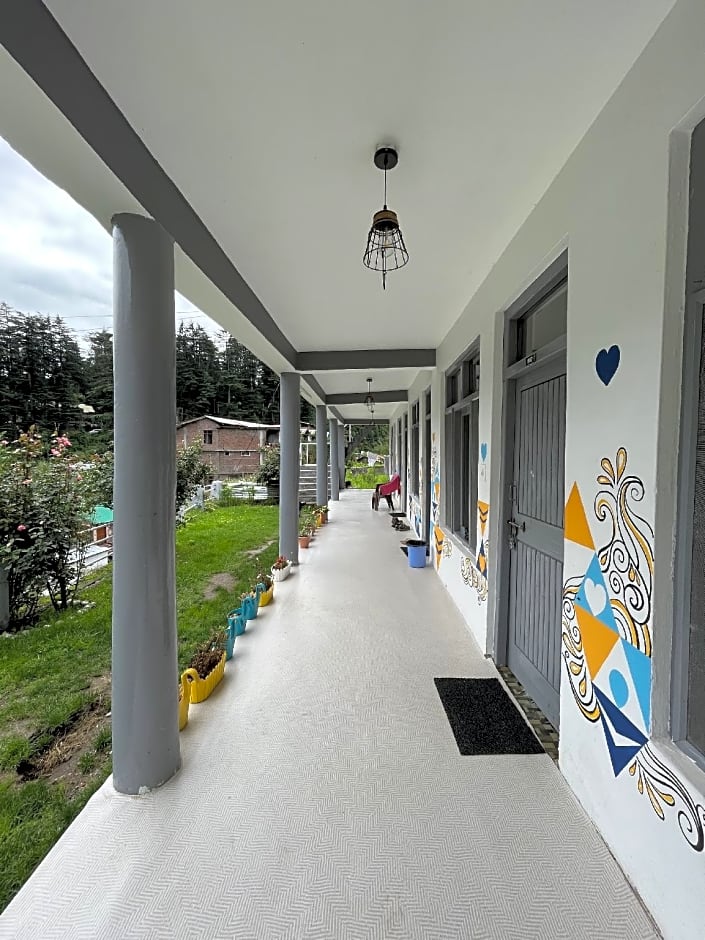 Young Monk Hostel & Cafe Manali