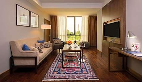 Royal Suite with Panoramic Mountain View