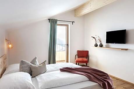 Apartment with Mountain View