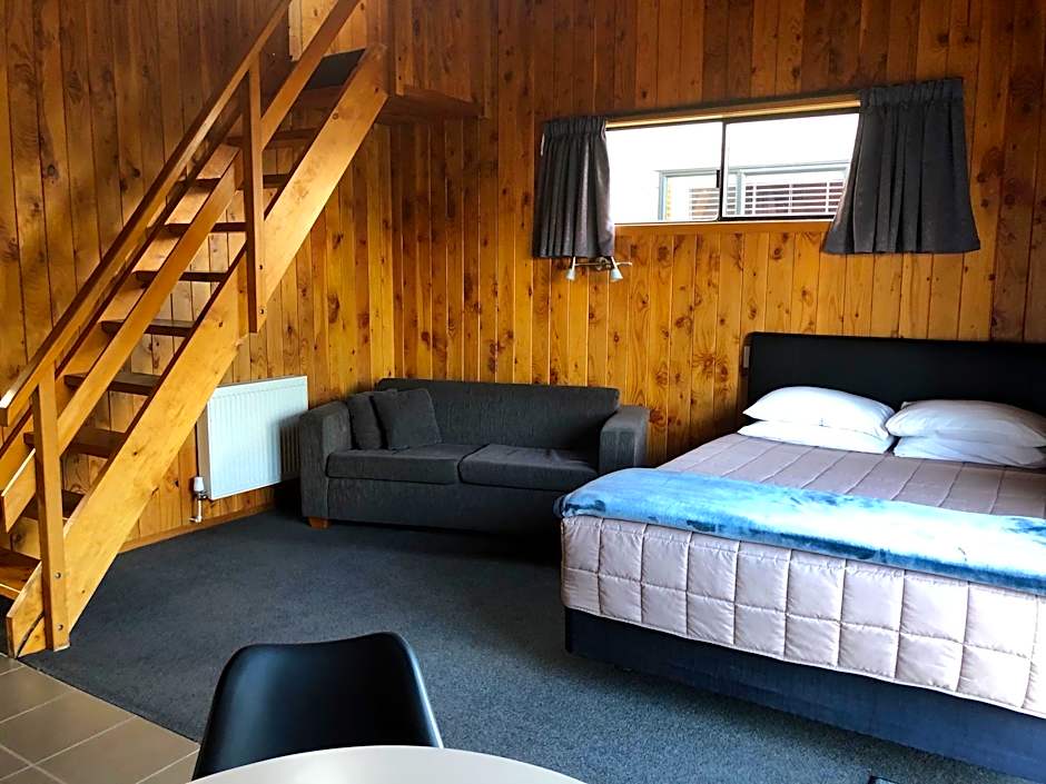 Photo 1 of 7 of Family Cabin