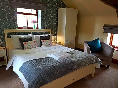 Double room-Ensuite with Shower-Breakfast is continental