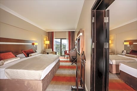 Connecting Room