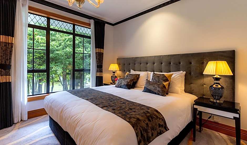 Hana Lodge