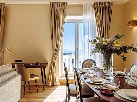 Queen Suite with Sofa Bed and Ocean View