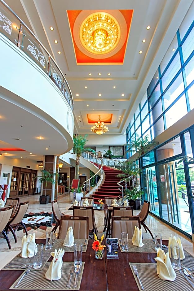 Sarrosa International Hotel And Residential Suites