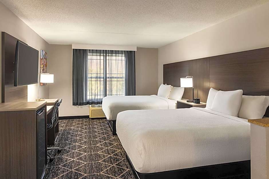 La Quinta Inn & Suites by Wyndham Lake George