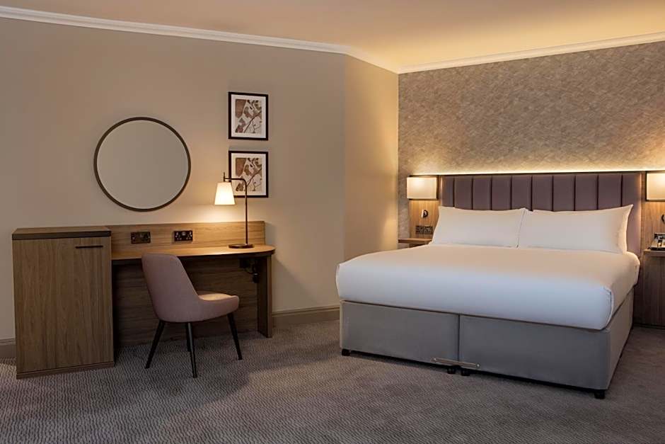 DoubleTree by Hilton Dartford Bridge