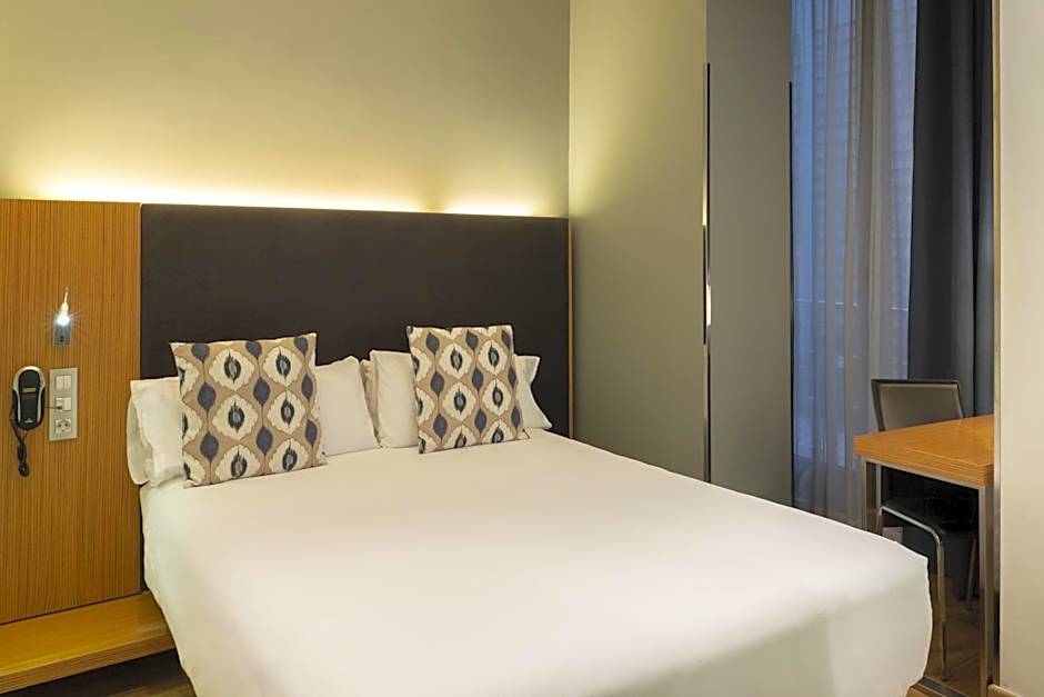 Photo 1 of 4 of Small Double Room