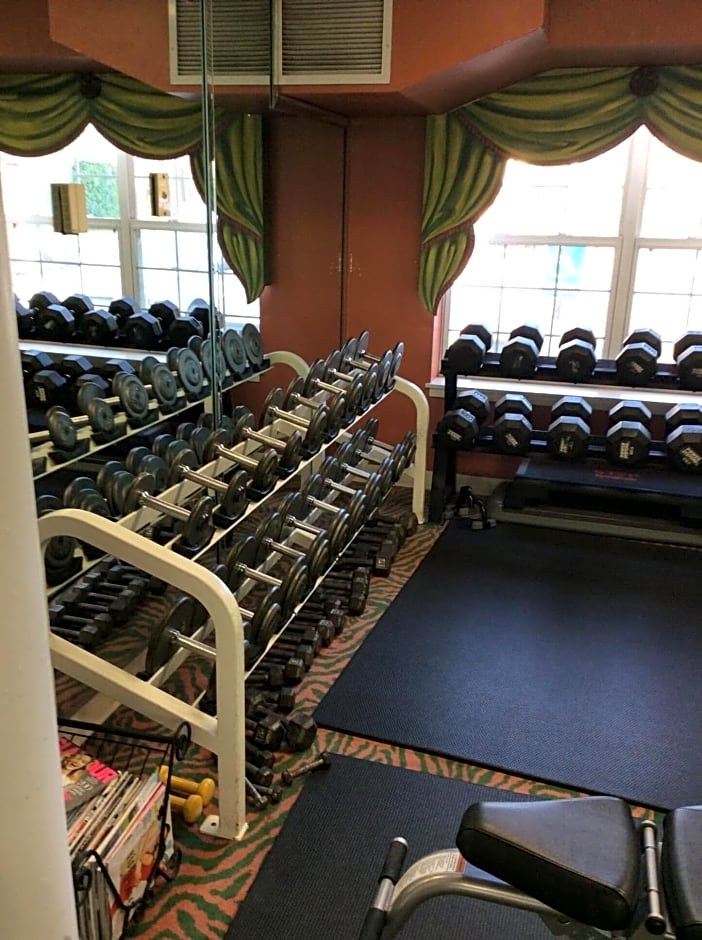 Senator Inn & Spa