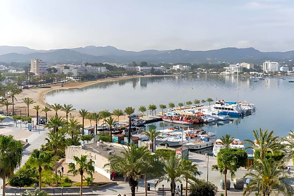 The Red Hotel - Adults Only