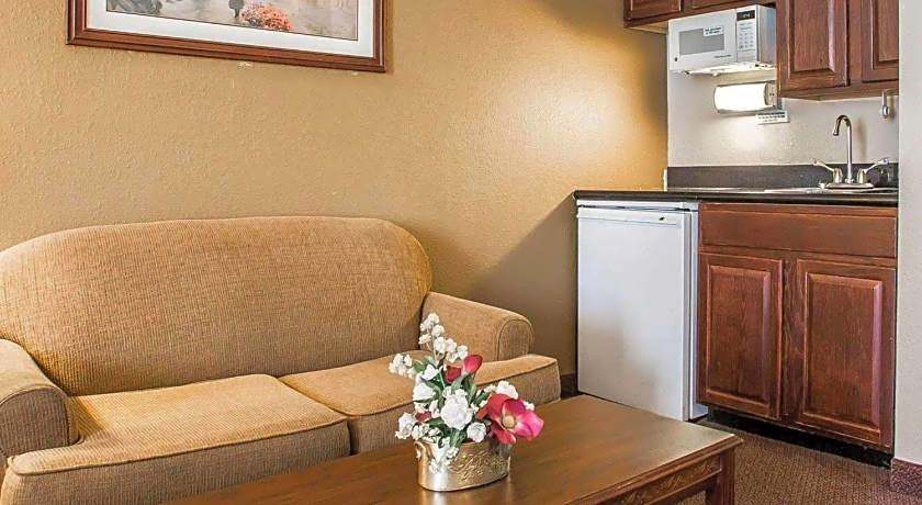 Quality Inn & Suites Franklin