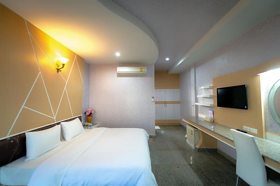 Martina Hotel Surin