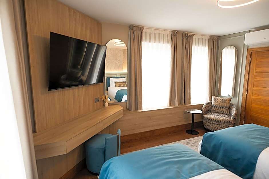 The Hyde - At Dunning's Bar