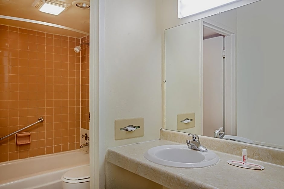 Bristol Parkway inn