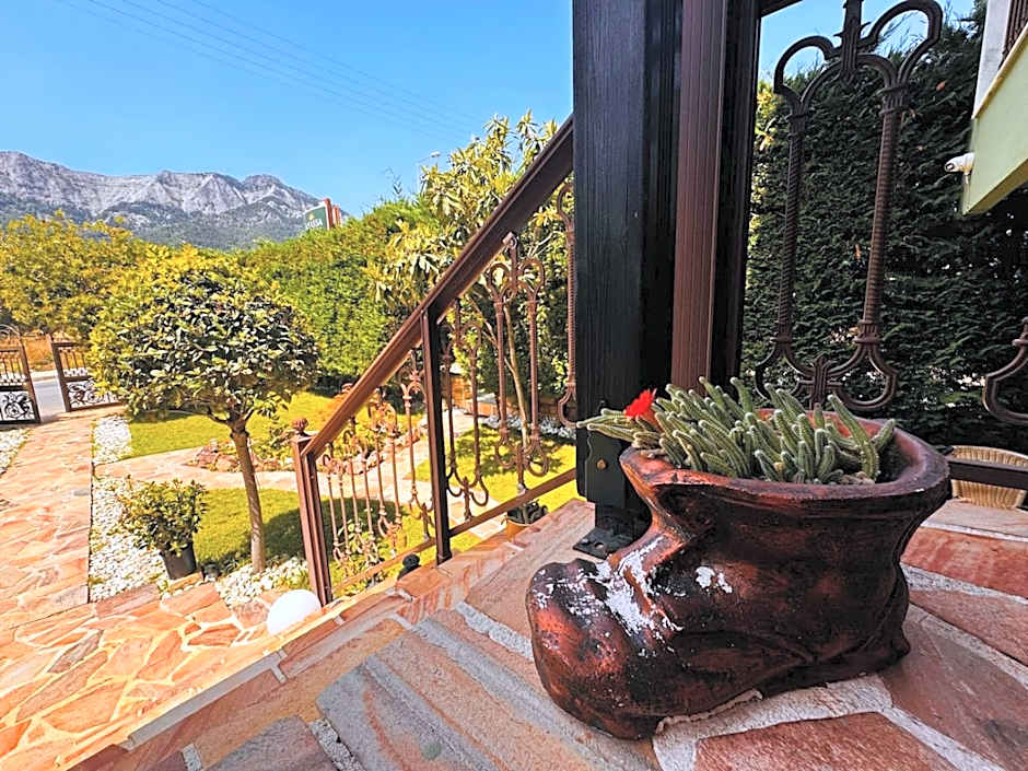 Anassa Deluxe Apartments & Studios