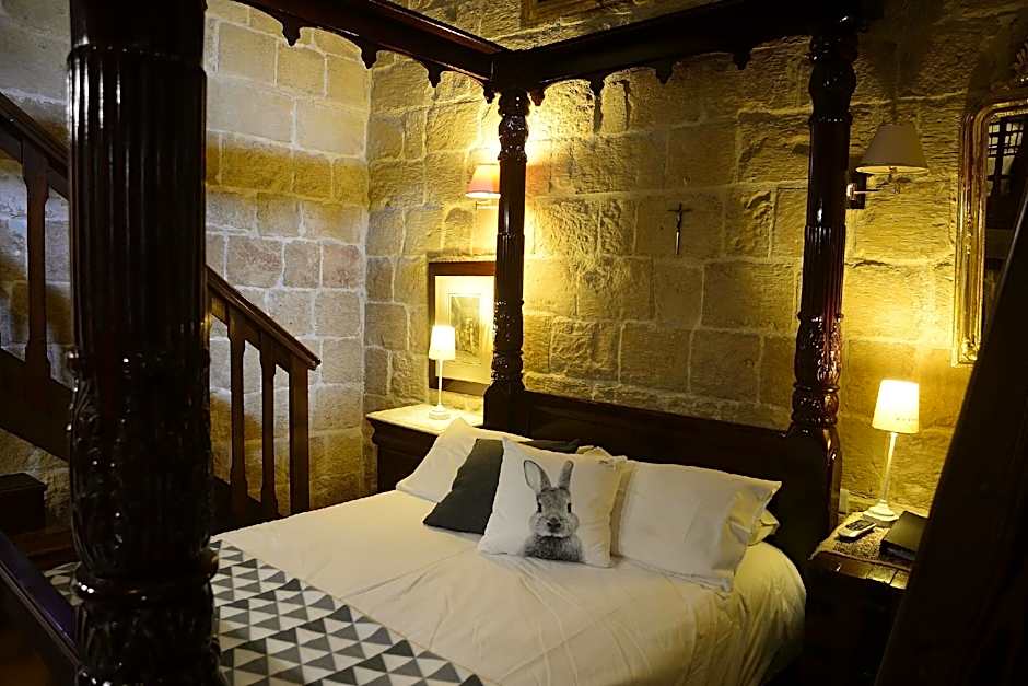 Photo 1 of 5 of 1 King Bed Suite, Bathtub