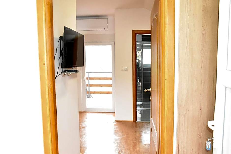 OSTROG Aparthotel KOLIBA-VLASTNIŠTVO MANASTIRA OSTROG