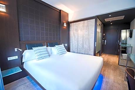 Double Room (1 - 2 Adults)