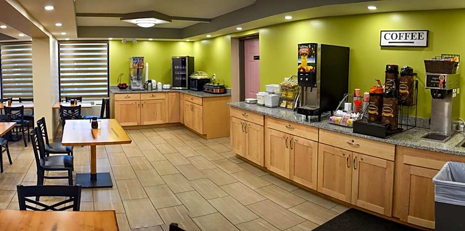 Super 8 by Wyndham Branson/Andy Williams Theatre