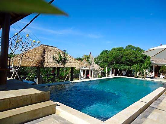 The Rocks - 6BR Beachfront Villa, Surf-in Location